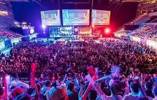 展现出了极 展现出了极