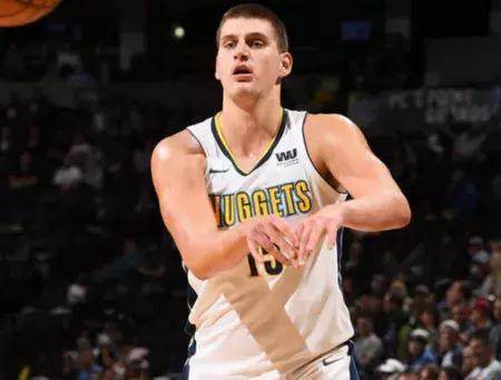 他在进攻端 他在进攻端